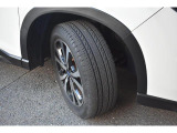 タイヤサイズは225/55R18です。