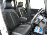 運転席のスペースはゆったりしていて、視界も広く確保されているので普段の運転からロングドライブまで快適です。