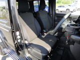 ★運転席・助手席ともにシートヒーター付★冬の朝方や夜乗られる時にはもってこいの装備です。約20秒くらいで腰あたりからジワーッと温かくなります!