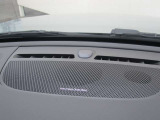 【harman kardon】ハーマンカードンのHi-Fiスペシャリストと共に、モデル別に開発・設計された専用チューニングが臨場感溢れる音響空間を実現しています。