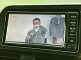 テレビ番組を画面で楽しめる装備です。停車中の休憩時間などに映像を視聴でき、車内で過ごすひとときの楽しみが広がります。視聴は停車時にご利用ください。