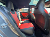 メルセデス・ベンツの定める厳しい基準をクリアしたお車のみをご案内させて頂きます。納車前整備はメーカー規定に基づき当店3Fの指定工場で入念に行なわれます。熟練のメカニックがお客様のお車を整備致します。