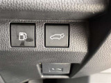 両手が荷物で塞がっている時にはコレ!パワーバックドアで開閉ラクラクです。バックドアに手が届かない時も、リモコンで開閉の操作が可能です。もちろん、荷物もたっぷり積めます。