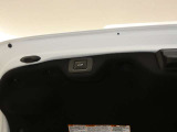 【パワーバックドア】パワーバックドア装着車です。ボタンを押すだけ、力要らずでドアの開閉が可能になります。