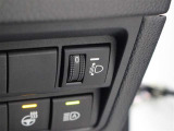 人や荷物を満載しても、対向車や先行車に迷惑をかけない、室内からヘッドライトの光軸を調整できます。