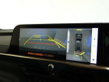 パノラミックビューモニター付きです。車両を上から見たような映像を画面に表示。運転席からの目視だけでは見にくい、車両周辺の状況をリアルタイムでしっかり確認できます。