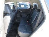 後部座席も気になるようなキズ・汚れやへたり等、大きなダメージはなく、良好な状態です。しっかりとカークリーニングを行ない、ご納車いたします。