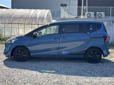 ボディーカラーは特別設定色の「グレイッシュブルー」です。