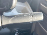 【オートライト】周りの明るさに応じて自動でヘッドライトの点灯・消灯ができる機能です!ライトの付け忘れ・消し忘れなどが無くなり、雨の日や夕方の走行も安心!トンネル通過時も便利ですね♪