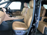 高いホールド性で運転姿勢が安定します。長距離ドライブでも疲れにくいのが魅力です。快適なドライビングライフをお送りください♪
