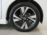 エクステリアに合ったデザインでスタイリッシュな純正アルミホイール付き☆タイヤサイズは165/55R15となっております。