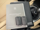 当社デモアップ車。記録簿有ります。アドバンストキーも付いてます。カギを取り出すことなく車のドアの開け閉めからエンジン始動まで出来ますので便利な装備です☆