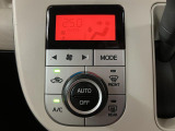 オートエアコン(プッシュ式)操作しやすいプッシュ式コントロールパネルを採用しております。 ♪