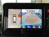 狭い場所での駐車やすれ違いなどでより的確な運転操作に役立つ360&deg;ビューモニターが装備されています。