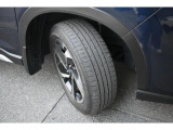 タイヤサイズは225/55R18です。