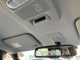 SOSコールはもしもの時にオペレーターと直接会話ができ安心です。(ご利用にはNissanConnectへの登録が必要です) 自動防眩ルームミラーで夜間の眩しさを軽減してくれます。アラウンドビューモニターつき。