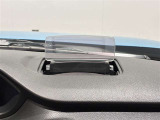 ヘディングアップディスプレイで運転席前に車両情報が写し出され前方から目を放さず確認が出来安全です!