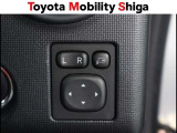 便利な電動格納ドアミラーも装備しております。駐車時にボタン一つで折り畳む事が出来るので便利ですよ。