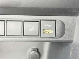【シートヒーター】体調に合わせて細かく車内環境を調整できちゃいます。天候や、体調に左右されずに快適に1日をスタート出来ますね。
