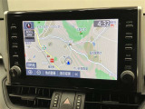 純正ナビを装備。タッチパネル式で使いやすく、お出かけもラクラクです。