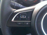 対応している機器を取付すれば運転中でも手を離さずにオーディオの操作ができる『ステアリングスイッチ』機能が使えます!