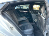 メルセデス・ベンツの定める厳しい基準をクリアしたお車のみをご案内させて頂きます。納車前整備はメーカー規定に基づき当店3Fの指定工場で入念に行なわれます。熟練のメカニックがお客様のお車を整備致します。
