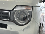 LEDヘッドライトは、点灯の瞬間から最大光量を発揮し、突然暗くなるトンネルなどでの安定感を高めます。