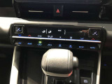 オートエアコンです。温度設定ができます。冷え性の方が乗っても安心ですね♪