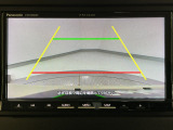 【バックカメラ】運転が苦手な方も車庫入れラクラクです!ギアをリバースに入れれば自動的に切り換わりますので、面倒な操作は不要です♪狭い駐車場もお車を傷つけず安心ですね!