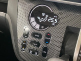 【オートエアコン】一度お好みの温度に設定すれば、車内の温度を検知し風量や温度を自動で調整。暑い&hellip;寒い&hellip;と何度もスイッチ操作をする必要はありません。快適な車内空間には必須の機能ですね♪