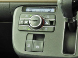 オートエアコンを装備しておりますので、四季を通じて車内を快適な温度に保つことが出来ます!高級感が有りますね!