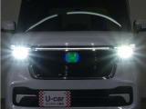 LEDヘッドライト(オートハイビーム機能付)が搭載されており、遠くまで明るく均一に照らし、高速道路等での安心感が向上しております。