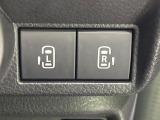 【両側パワースライドドア】スマートキーや運転席のスイッチで後席両側スライドドアの開閉が可能♪電動だから力を入れてドアを開ける必要が無く、小さなお子様でも簡単に開け閉めでき快適です♪