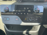 常に室内を適温に保てるフルオートエアコンを装備。