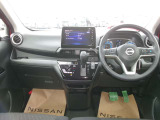 操作しやすい運転席廻り!操作パネルも使いやすい!!ドライブが楽しくなります!