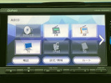 オーディオ画面にはDVD・CDやラジオ、テレビ、iPod、SDなどの選択肢が並び、用途に合わせて使い分けられます。項目が画面上にまとまって表示され、運転中も目的のメニューを把握しやすい構成です。