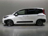 両側パワースライドドア付きだから、狭い駐車スペースなどでの 乗り降りラクラク!小さなお子さまのいるご家庭には嬉しい装備。