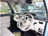 『1台』のお車に対して、3名体制で日々議論を重ね仕入れを行っております。