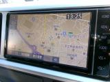 純正ナビを装備。タッチパネル式で使いやすく、お出かけもラクラクです。