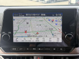 日産純正のメモリーナビ付きです。知らない場所にお出かけの際には非常に活躍します。Bluetoothを搭載しておりますので、運転中でもハンズフリーにて通話を行うことができます。