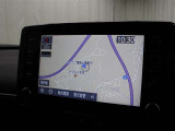 スマートフォンとの連携を可能にした8インチのディスプレイオーディオにはナビキットを採用。AM/FM(ワイドFM対応)、Bluetooth/USB入力に対応しています。(T‐Connectは別途有料)