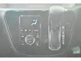 【オートエアコン】一度お好みの温度に設定すれば、車内の温度を検知し風量や温度を自動で調整。快適な車内空間には必須の機能です。