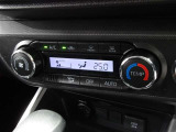 車内の温度管理に便利なオートエアコン☆
