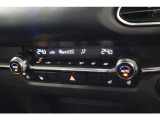 左右独立温度調整機能付きフルオートエアコン。操作スイッチのダイヤル感触も上質で操作性に優れています!