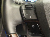 ステアリングスイッチでは、はんっドルから手を離すことなくオーディオ操作と、メーター内のディスプレイの操作が可能です!