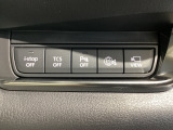 i-ACTIVSENSEミュートスイッチを押すと、車線逸脱警報、ブラインドスポットモニタリングなどのシステムが作動した際の警報音が無くなります。警報音の消音で運転中の煩わしさが緩和します♪