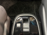 電子制御パーキングブレーキは信号待ちでも便利。いつもより運転がラクになるはずです。