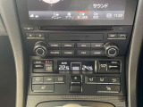 左右独立で温度設定が可能なオートエアコンディショナー