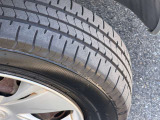 タイヤ残り溝ご確認ください。じゅうぶん残り溝あります。