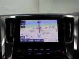 純正ナビを装備。タッチパネル式で使いやすく、お出かけもラクラクです。